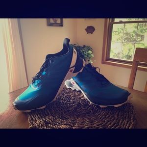 Men’s Salomon Super Cross size 10.5